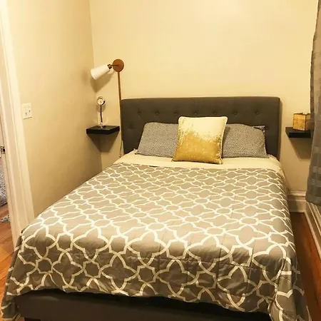 Modern Oasis Near Park, Pet Friendly, Fast Wi-fi. Apartment Chicago