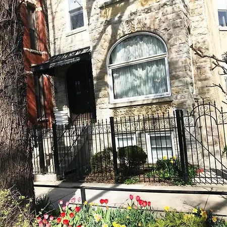 Modern Oasis Near Park, Pet Friendly, Fast Wi-fi.