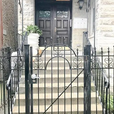 Modern Oasis Near Park, Pet Friendly, Fast Wi-fi. Apartment