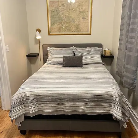 Modern Oasis Near Park, Pet Friendly, Fast Wi-fi. Chicago
