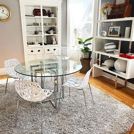 Modern Oasis Near Park, Pet Friendly, Fast Wi-fi. Apartment *