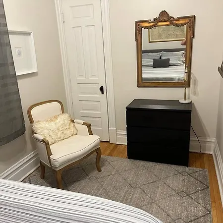 Modern Oasis Near Park, Pet Friendly, Fast Wi-fi. * Chicago
