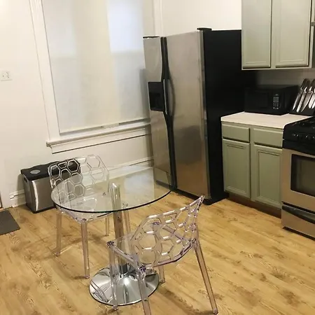 Modern Oasis Near Park, Pet Friendly, Fast Wi-fi. Apartment