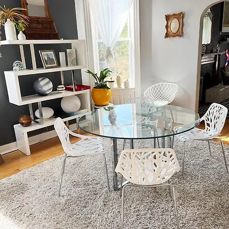 Modern Oasis Near Park, Pet Friendly, Fast Wi-fi. * Chicago
