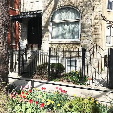 Apartment Modern Oasis Near Park, Pet Friendly, Fast Wi-fi. *
