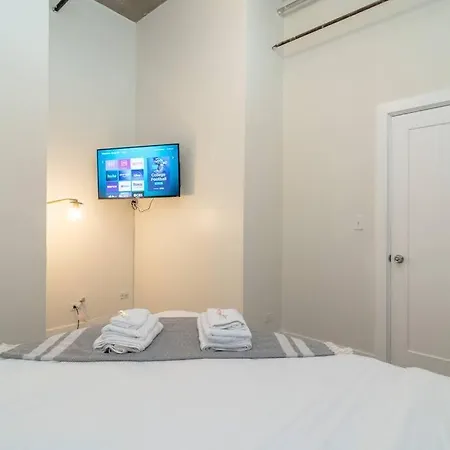 Downtown 2br Getaway South Loop Comfort Near Mccormick Place, Soldier Field And Grant Park