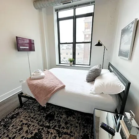 Apartment 2br Retreat With Optional Parking And Gym Access Near Mccormick Place And Soldier Field *