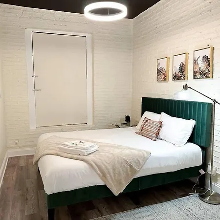 Apartment Family And Group Friendly 5br Spacious Unit With Pool Table And Optional Parking Near Mccormick Place And Soldier Field *