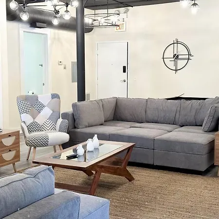 Apartment Family And Group Friendly 5br Spacious Unit With Pool Table And Optional Parking Near Mccormick Place And Soldier Field Chicago