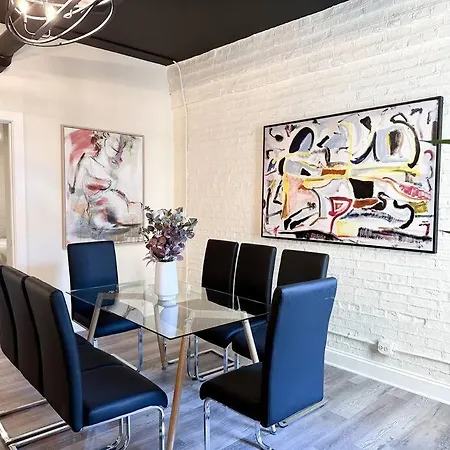 Apartment Family And Group Friendly 5br Spacious Unit With Pool Table And Optional Parking Near Mccormick Place And Soldier Field Chicago
