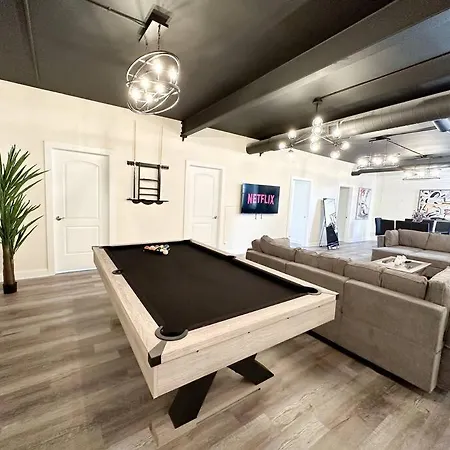 Apartment Family And Group Friendly 5br Spacious Unit With Pool Table And Optional Parking Near Mccormick Place And Soldier Field Chicago