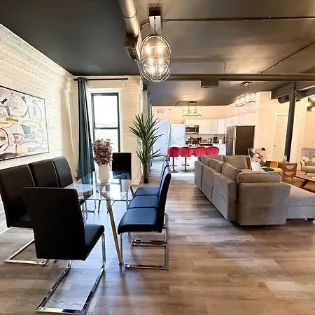 Apartment Family And Group Friendly 5br Spacious Unit With Pool Table And Optional Parking Near Mccormick Place And Soldier Field