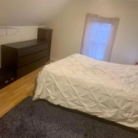 Entire 1 Bedroom Floor Unit With Patio * Chicago