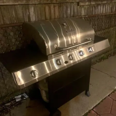 Entire 1 Bedroom Floor Unit With Patio *