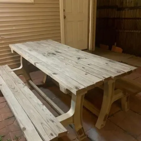 Apartment Entire 1 Bedroom Floor Unit With Patio *