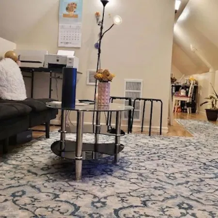 Apartment Entire 1 Bedroom Floor Unit With Patio *
