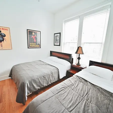 Stone Mansion Sleeps 10-20 Free Tv & Parking * Chicago