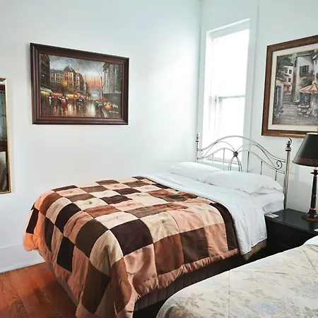 Apartment Stone Mansion Sleeps 10-20 Free Tv & Parking *