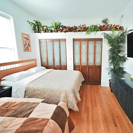 Stone Mansion Sleeps 10-20 Free Tv & Parking *