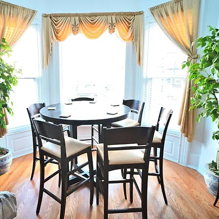 Stone Mansion Sleeps 10-20 Free Tv & Parking * Chicago