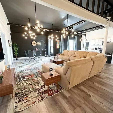 Apartment Luxury 5br Retreat Perfect For Groups With Pool Table & Optional Parking Near Mccormick Place And Soldier Field *