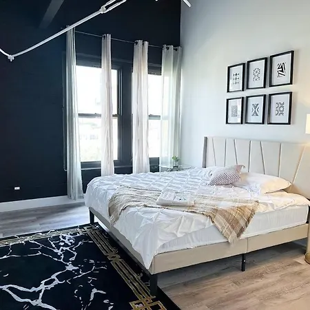 Apartment Luxury 5br Retreat Perfect For Groups With Pool Table & Optional Parking Near Mccormick Place And Soldier Field