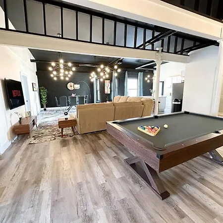 Luxury 5br Retreat Perfect For Groups With Pool Table & Optional Parking Near Mccormick Place And Soldier Field * Chicago