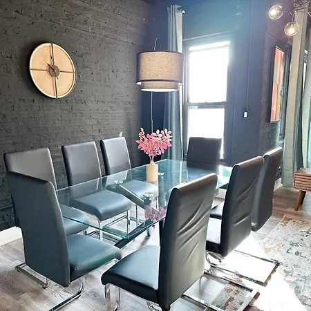 Luxury 5br Retreat Perfect For Groups With Pool Table & Optional Parking Near Mccormick Place And Soldier Field Apartment *