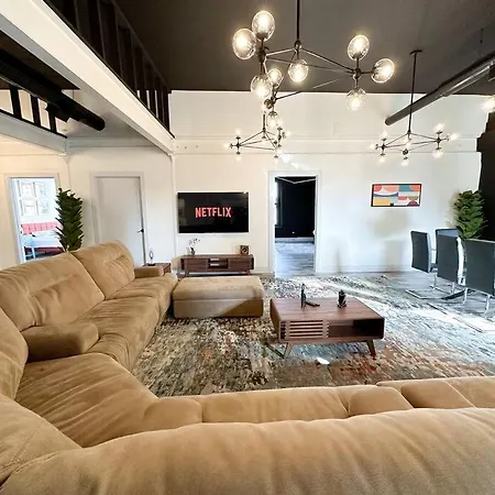 Luxury 5br Retreat Perfect For Groups With Pool Table & Optional Parking Near Mccormick Place And Soldier Field * Chicago