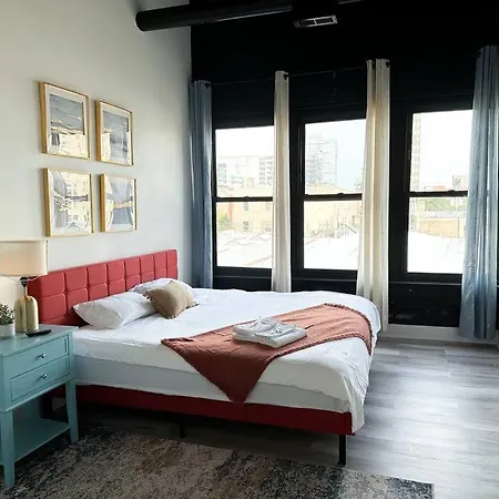 Apartment Luxury 5br Retreat Perfect For Groups With Pool Table & Optional Parking Near Mccormick Place And Soldier Field *