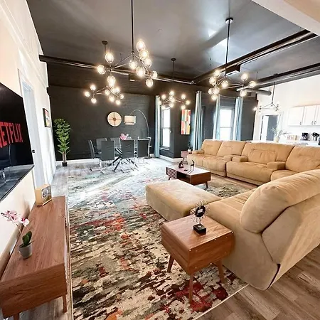 Luxury 5br Retreat Perfect For Groups With Pool Table & Optional Parking Near Mccormick Place And Soldier Field *