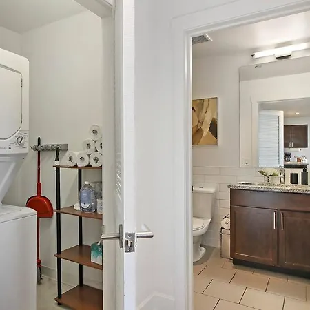 1br Chic & Elite In Hyde Park - Shoreland 714 Apartment *
