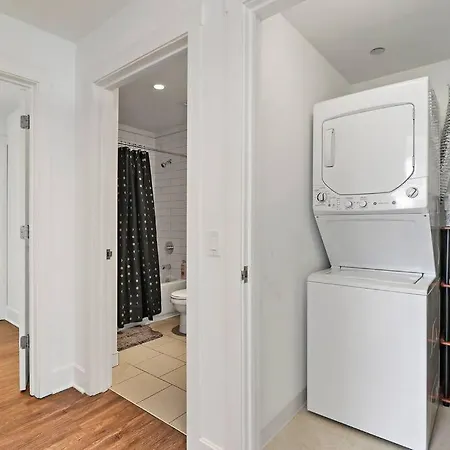 2br Stylish In Hyde Park - Shoreland 1320