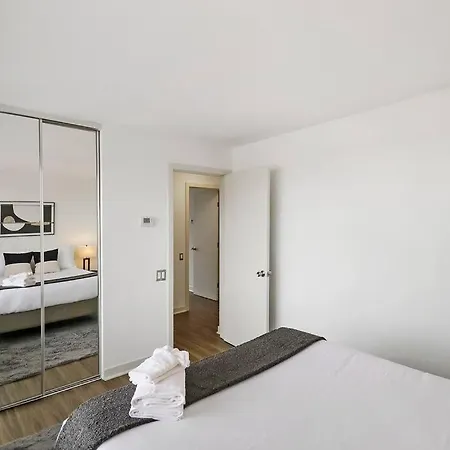 Spacious & Modern 2br - Algonquin 06-008e Apartment Chicago