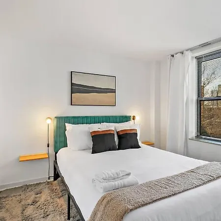 Apartment Inviting 2-bedroom In Hyde Park - The Blackwood Rep