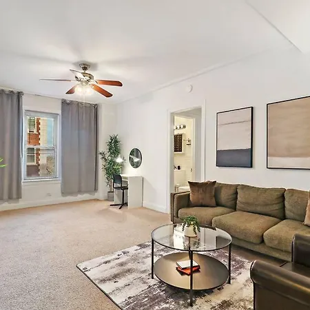 Sleek 1-bedroom In - East Park Tower 0610 Rep Apartment