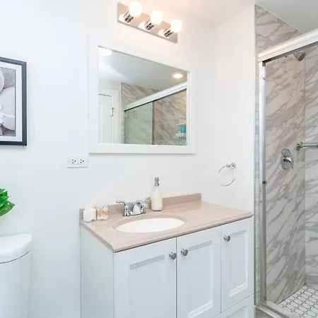 Apartment Stylish 420 Friendly 3br Getaway With Optional Parking Near Mccormick Place, Grant Park & Soldier Field *