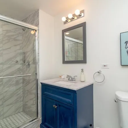 Mccormick Place Charming 420 Friendly 3br With Optional Parking Sleeps 8 Guests Near Soldier Field And Lakefront Trail Chicago