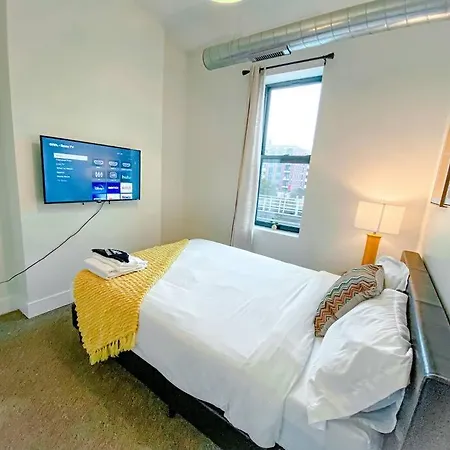 Mccormick Place Charming 420 Friendly 3br With Optional Parking Sleeps 8 Guests Near Soldier Field And Lakefront Trail *