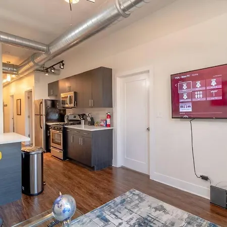 Apartment Mccormick Place Charming 420 Friendly 3br With Optional Parking Sleeps 8 Guests Near Soldier Field And Lakefront Trail