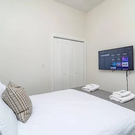 Mccormick Place Charming 420 Friendly 3br With Optional Parking Sleeps 8 Guests Near Soldier Field And Lakefront Trail Apartment *