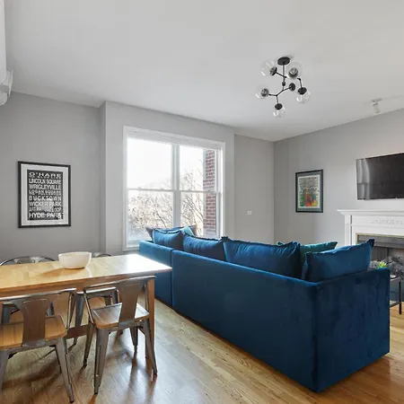 The Upscale Getaway Near Downtown Apartment *