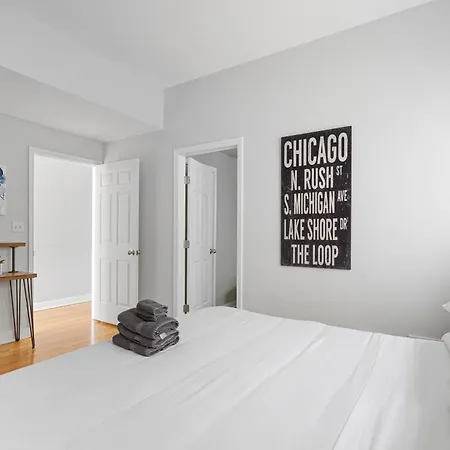 The Upscale Getaway Near Downtown Apartment *