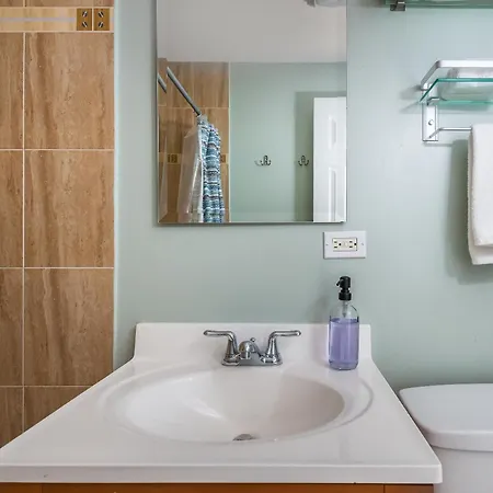 The Bright Retreat In Andersonville * Chicago
