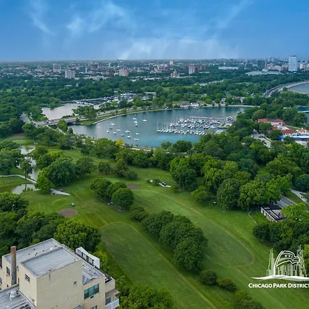The Chic Urban Oasis Near The Lake! Apartment Chicago