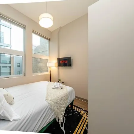 Spacious 2br In South Loop With Optional Parking, Gym And Patio Near Mccormick Place, Grant Park, Soldier Field & Museum Campus Apartment Chicago
