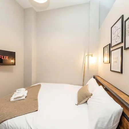 Spacious 2br In South Loop With Optional Parking, Gym And Patio Near Mccormick Place, Grant Park, Soldier Field & Museum Campus