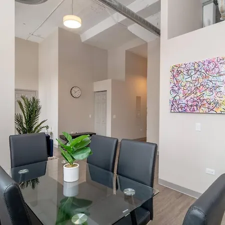 Modern 2br South Loop Gem Near Mccormick Place, Navy Pier, Adler Planetarium & Columbia College *