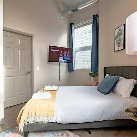 Modern 2br South Loop Gem Near Mccormick Place, Navy Pier, Adler Planetarium & Columbia College Apartment