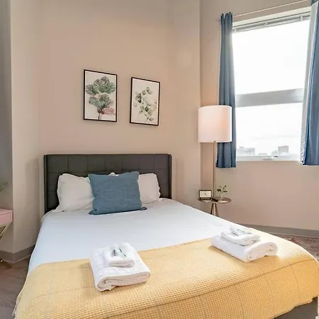 Modern 2br South Loop Gem Near Mccormick Place, Navy Pier, Adler Planetarium & Columbia College Apartment